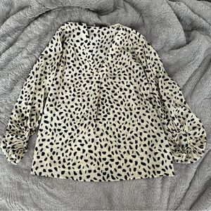 Cream & Black Large Giraffe Print Loose-Fitting Balloon Sleeve Top, gently used